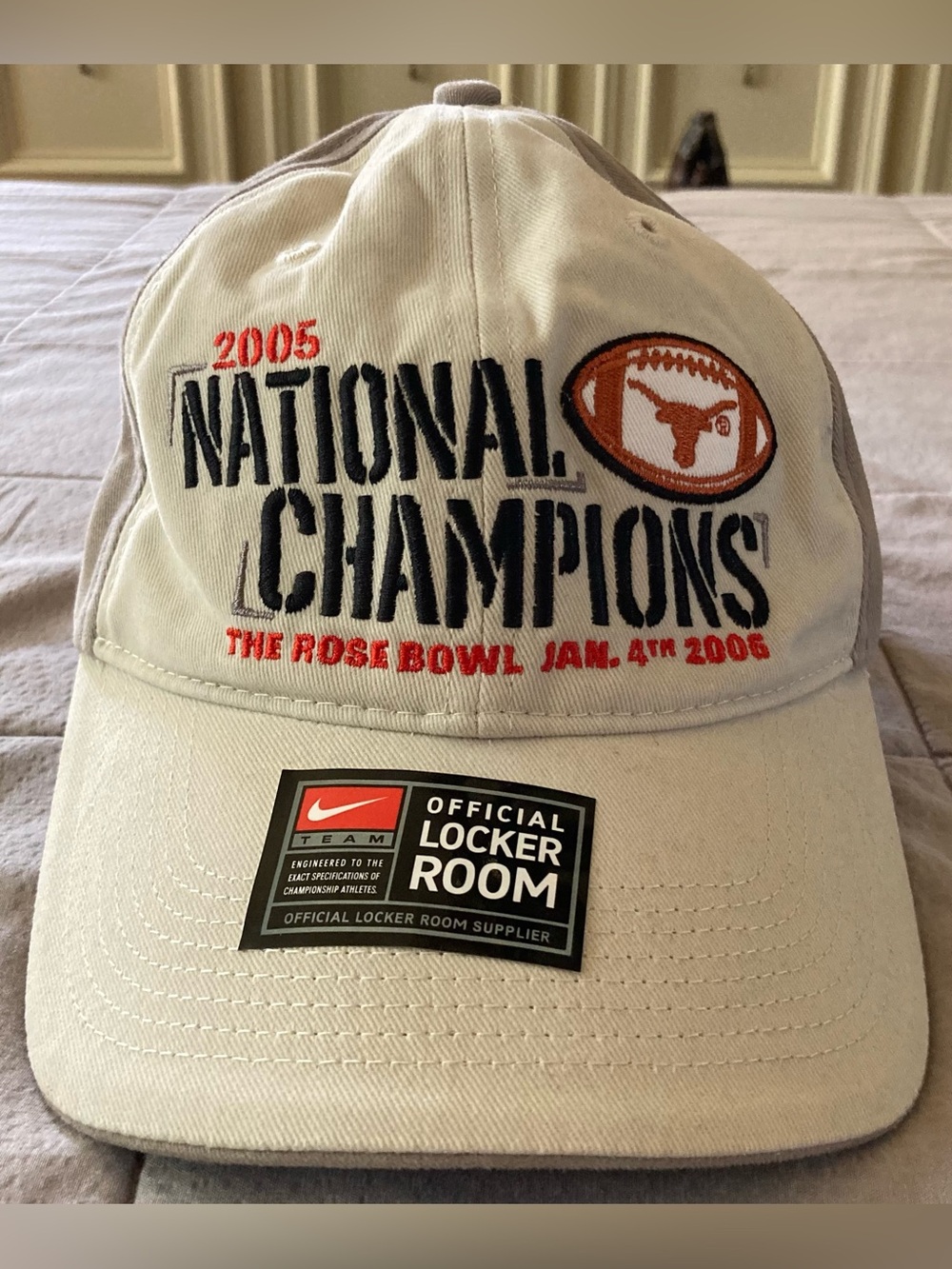 Vintage Texas Longhorns Nike 2005 National Champions Rose Bowl Hat Locker Room